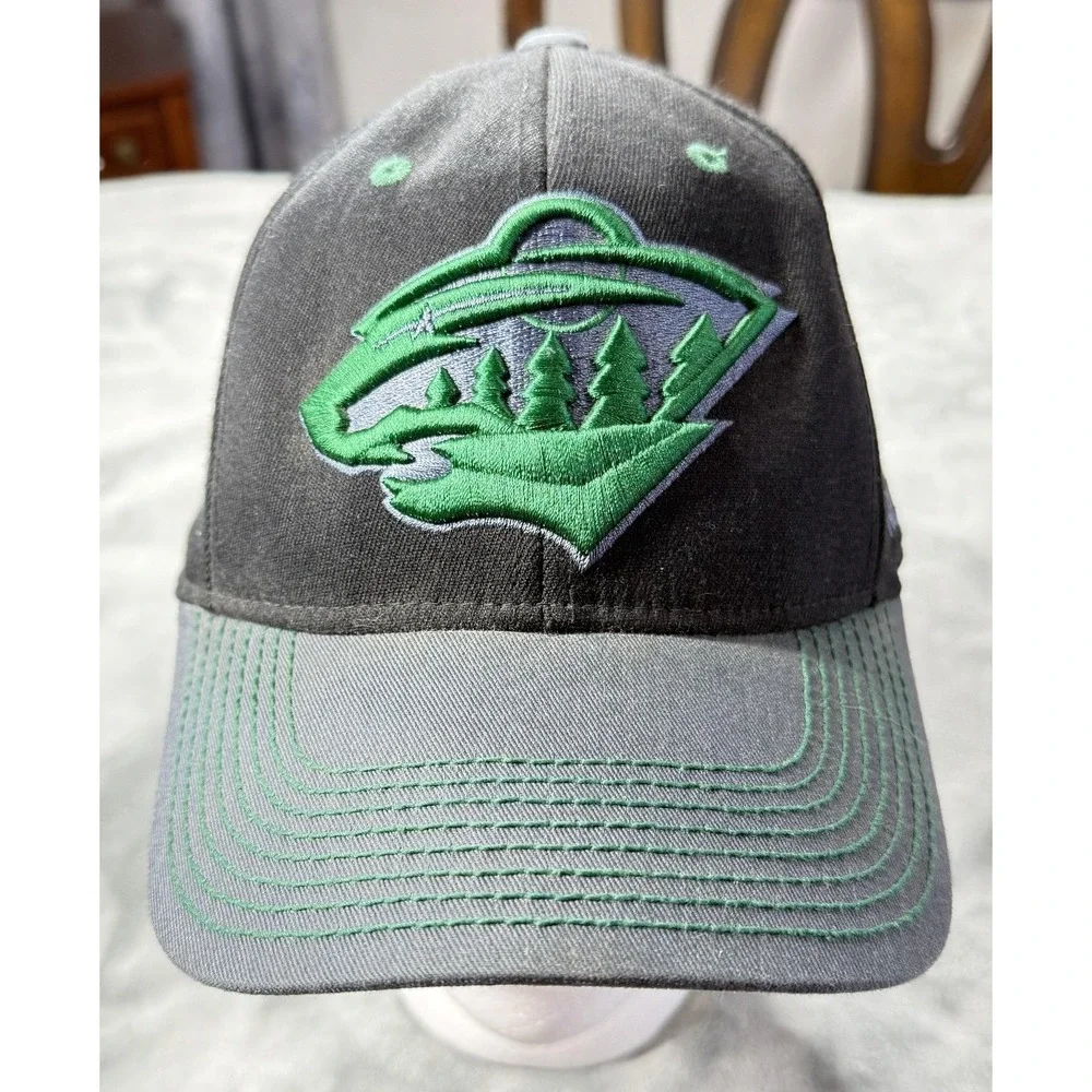 Minnesota Wild Hat Cap Fitted Mens M Black Gray Reebok NHL‎ Hockey Stretch Fit